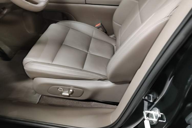 Used IM LS6 2026 Model Range-Extending 66 Max+ Left Front Seat