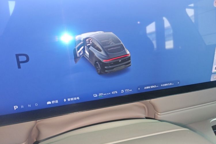Used IM LS6 2026 Model Range-Extending 66 Max+ Odometer Close Up