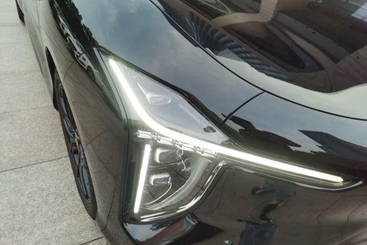 Used IM LS6 2026 Model Range-Extending 66 Max+ Right Front Headlight