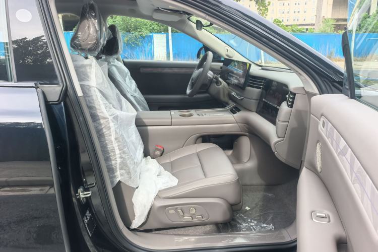 Used IM LS6 2026 Model Range-Extending 66 Max Right Front Seat