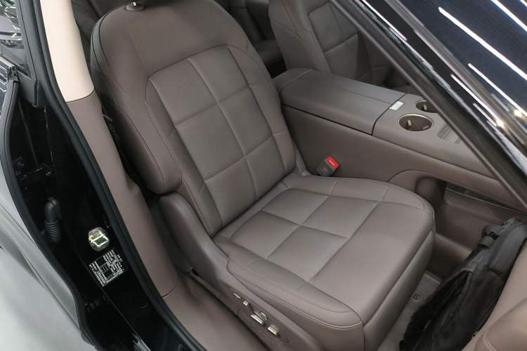 Used IM LS6 2026 Model Range-Extending 66 Max+ Right Front Seat