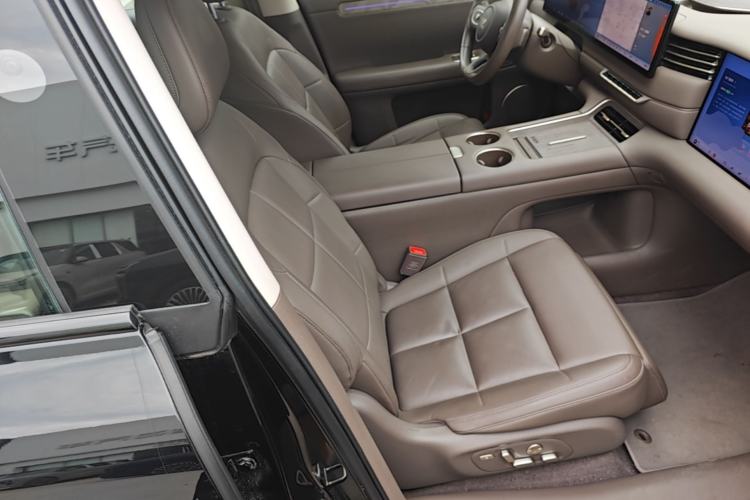 Used IM LS6 2026 Model Range-Extending 66 Max+ Right Front Seat