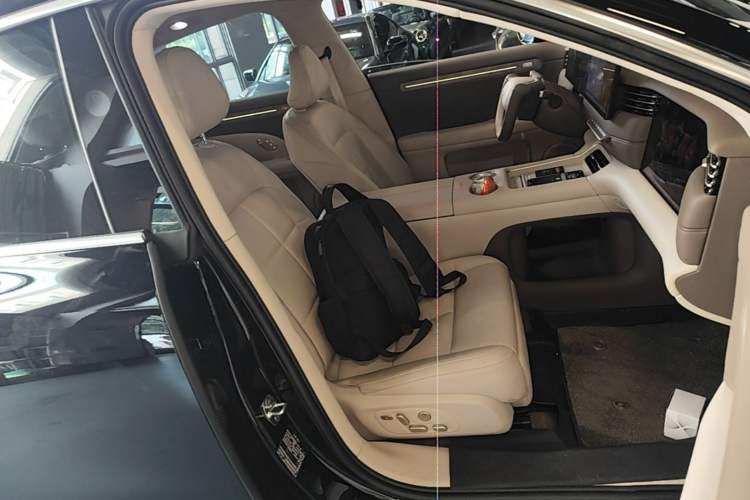 Used IM LS6 2026 Model Range-Extending 66 Max+ Right Front Seat
