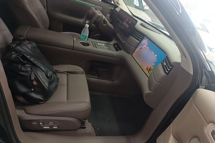 Used IM LS6 2026 Model Range-Extending 66 Max+ Right Front Seat
