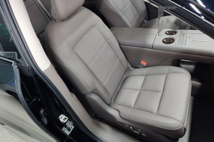 Used IM LS6 2026 Model Range-Extending 66 Max+ Right Front Seat