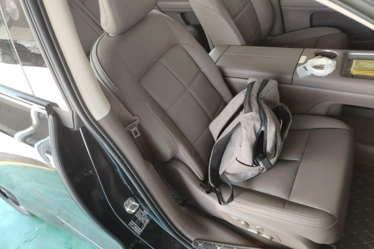 Used IM LS6 2026 Model Range-Extending 66 Max+ Right Front Seat