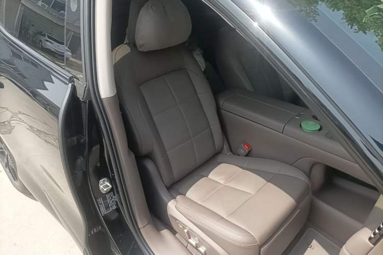 Used IM LS6 2026 Model Range-Extending 66 Max+ Right Front Seat