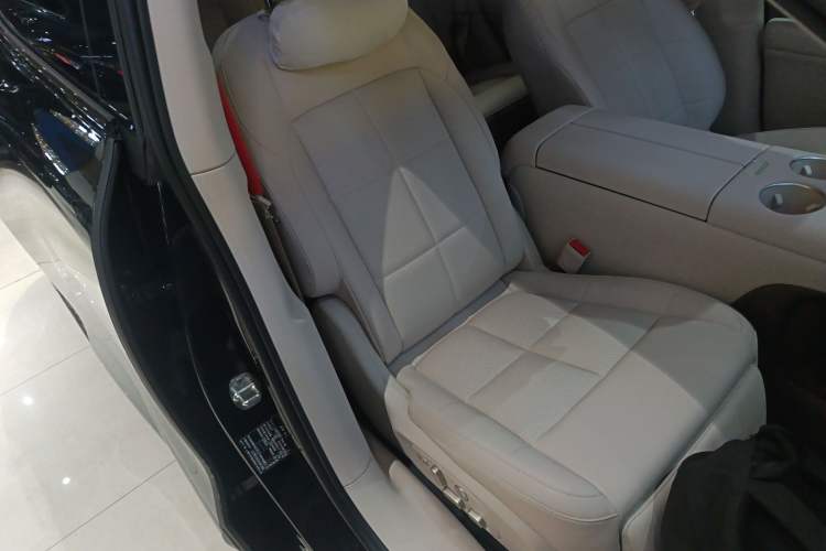 Used IM LS6 2026 Model Range-Extending 52 Max Right Front Seat