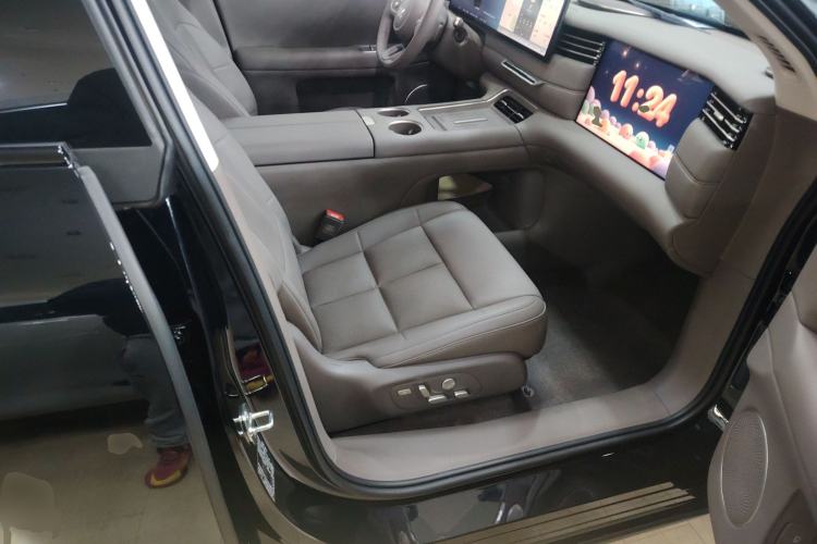 Used IM LS6 2026 Model Range-Extending 66 Max+ Right Front Seat