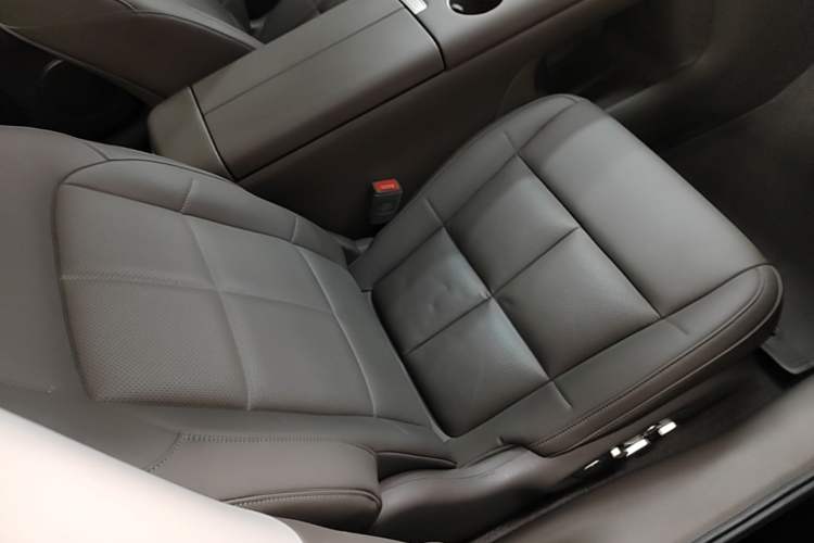 Used IM LS6 2026 Model Range-Extending 66 Max+ Right Front Seat