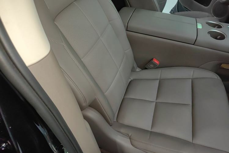 Used IM LS6 2026 Model Range-Extending 66 Max+ Right Front Seat