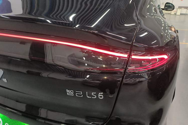 Used IM LS6 2026 Model Range-Extending 66 Max+ Right Rear Taillight