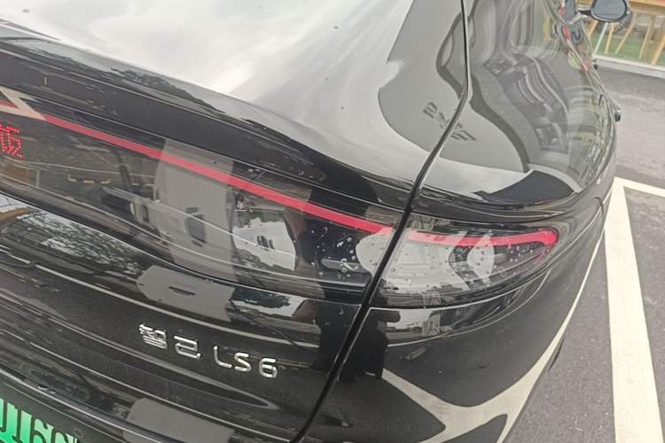 Used IM LS6 2026 Model Range-Extending 66 Max+ Right Rear Taillight