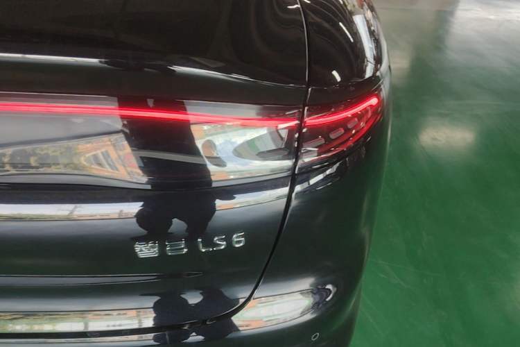 Used IM LS6 2026 Model Range-Extending 66 Max+ Right Rear Taillight