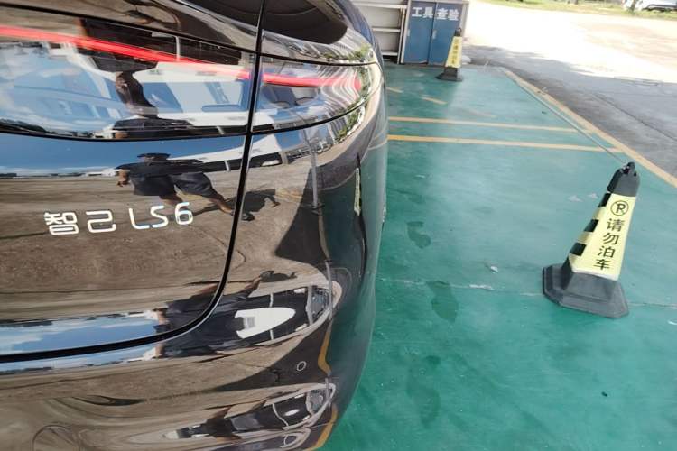 Used IM LS6 2026 Model Range-Extending 66 Max+ Right Rear Taillight
