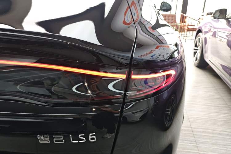 Used IM LS6 2026 Model Range-Extending 52 Max+ Right Rear Taillight
