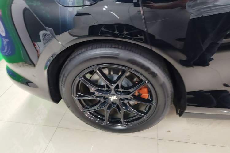 Used IM LS6 2026 Model Range-Extending 66 Max+ Right Rear Wheel Hub