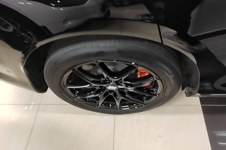 Used IM LS6 2026 Model Range-Extending 66 Max+ Right Rear Wheel Hub