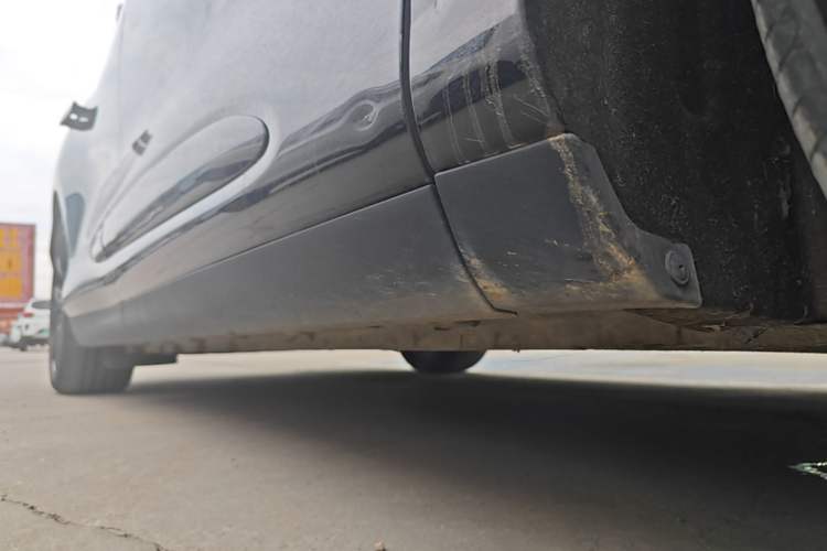 Used IM LS6 2026 Model Range-Extending 66 Max+ Right Side Sill