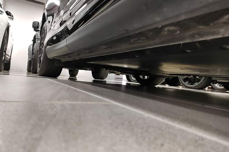Used IM LS6 2026 Model Range-Extending 66 Max+ Right Side Sill
