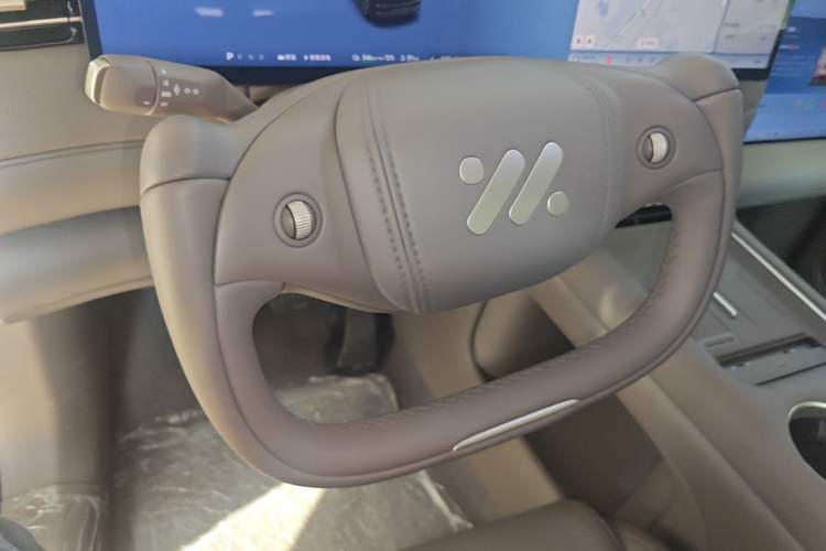 Used IM LS6 2026 Model Range-Extending 66 Max+ Steering Wheel