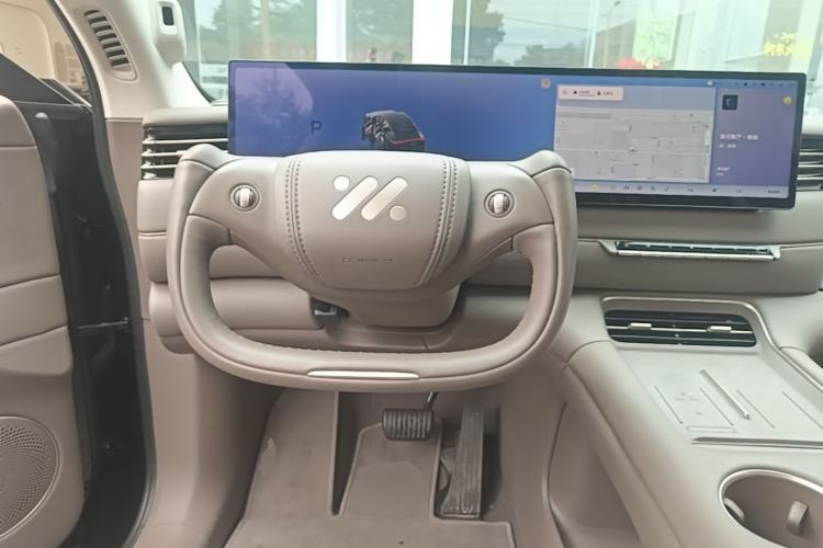 Used IM LS6 2026 Model Range-Extending 66 Max+ Steering Wheel