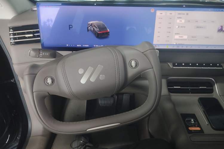 Used IM LS6 2026 Model Range-Extending 66 Max+ Steering Wheel