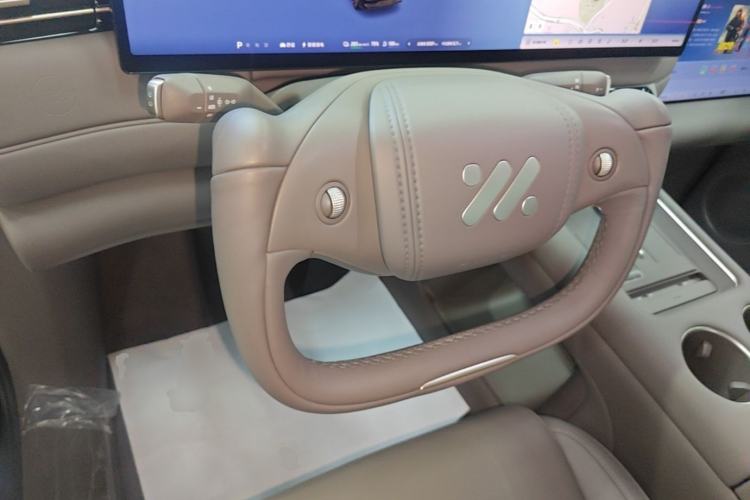 Used IM LS6 2026 Model Range-Extending 66 Max+ Steering Wheel