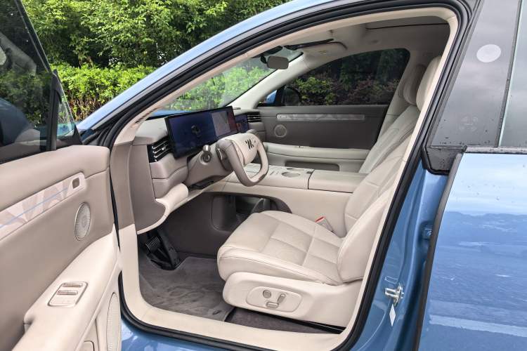 Used IM LS6 2026 Model Pure Electric Max Interior 1