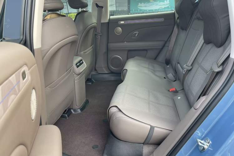 Used IM LS6 2026 Model Range-Extending 52 Max+ Interior 4