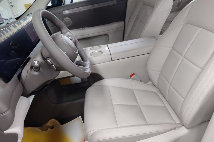 Used IM LS6 2026 Model Range-Extending 66 Max+ Left Front Seat