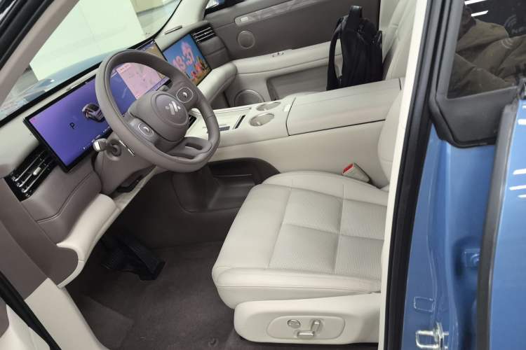 Used IM LS6 2026 Model Range-Extending 66 Max Left Front Seat