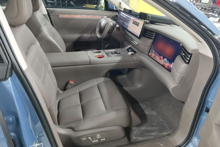 Used IM LS6 2026 Model Range-Extending 52 Max Right Front Seat