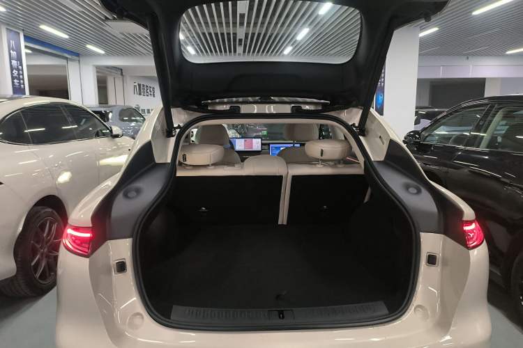 Used IM LS6 2026 Model Range-Extending 52 Max Trunk