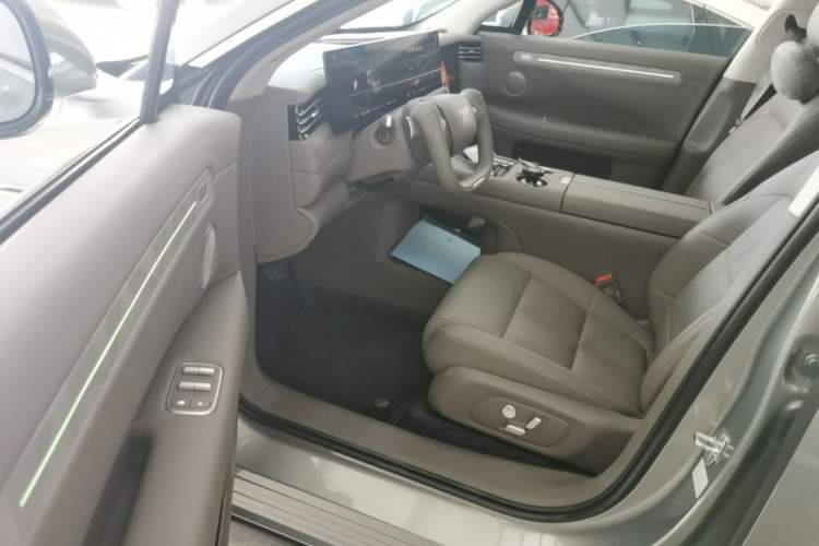 Used IM LS6 2026 Model Range-Extending 52 Max+ Driver Seat