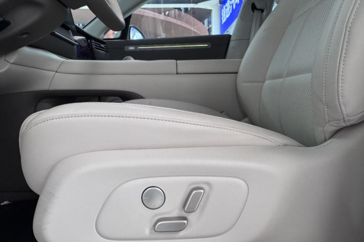 Used IM LS6 2026 Model Pure Electric Max Interior 4