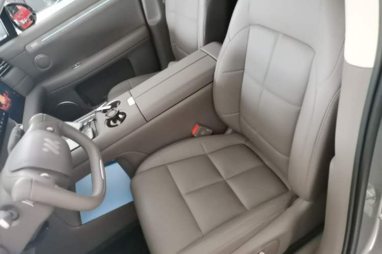 Used IM LS6 2026 Model Range-Extending 52 Max+ Left Front Seat