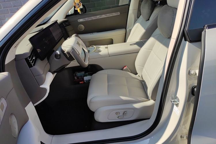 Used IM LS6 2026 Model Range-Extending 66 Max Left Front Seat