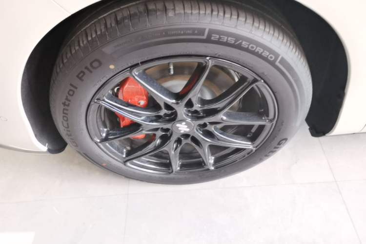 Used IM LS6 2026 Model Range-Extending 66 Max Left Front Wheel Hub