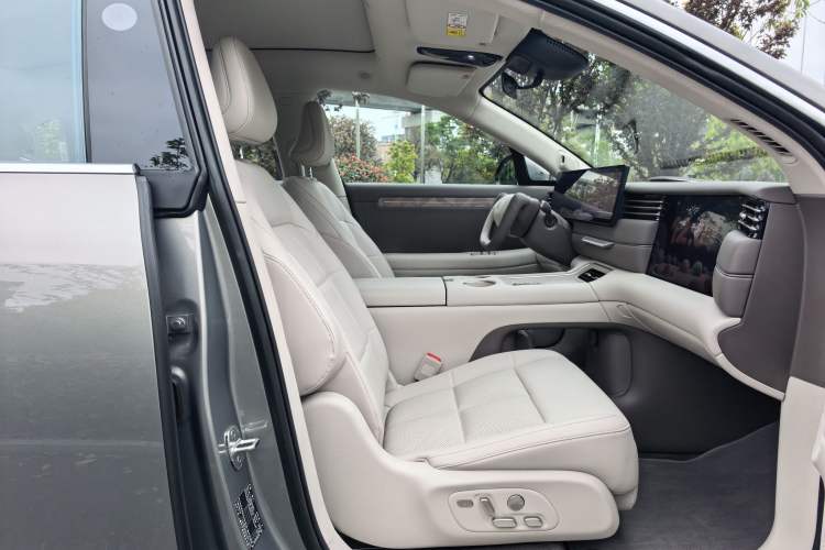 Used IM LS6 2026 Model Pure Electric Max Right Front Seat