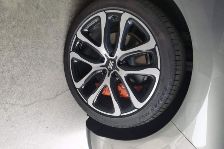 Used IM LS6 2026 Model Range-Extending 52 Max+ Right Front Wheel Hub