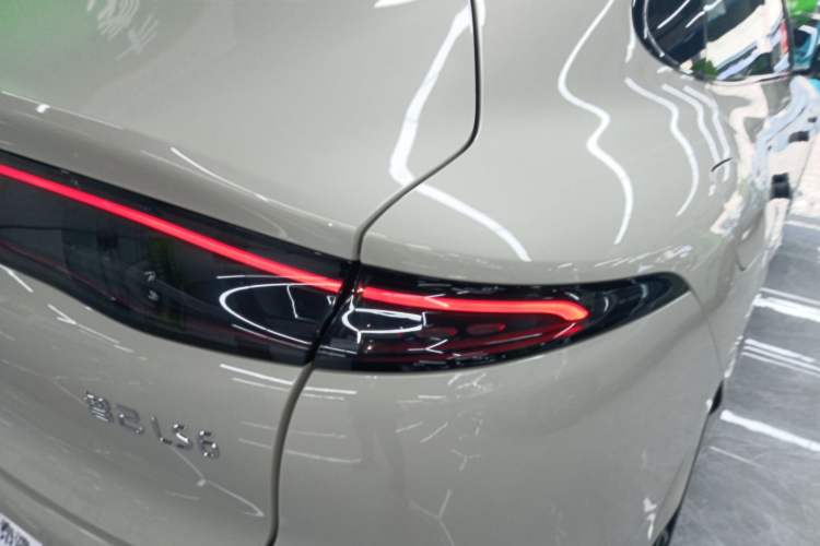 Used IM LS6 2026 Model Range-Extending 52 Max Right Rear Taillight