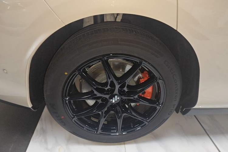 Used IM LS6 2026 Model Range-Extending 66 Max+ Right Rear Wheel Hub