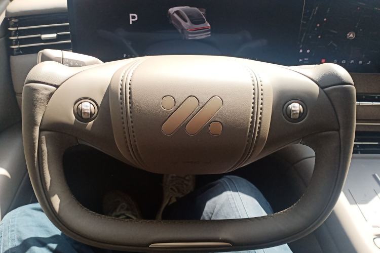 Used IM LS6 2026 Model Range-Extending 52 Max+ Steering Wheel