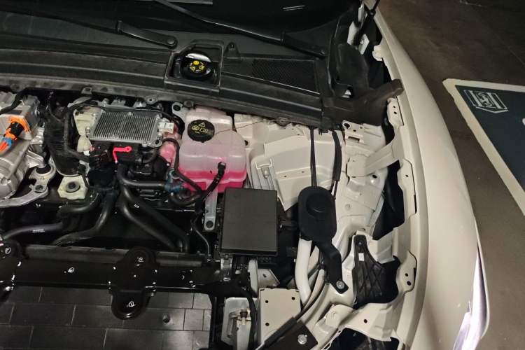 Used IM LS6 2026 Model Pure Electric Pro Max Engine Bay Left