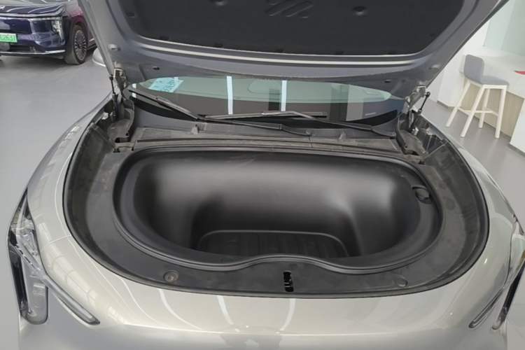 Used IM LS6 2026 Model Pure Electric Max Engine Bay