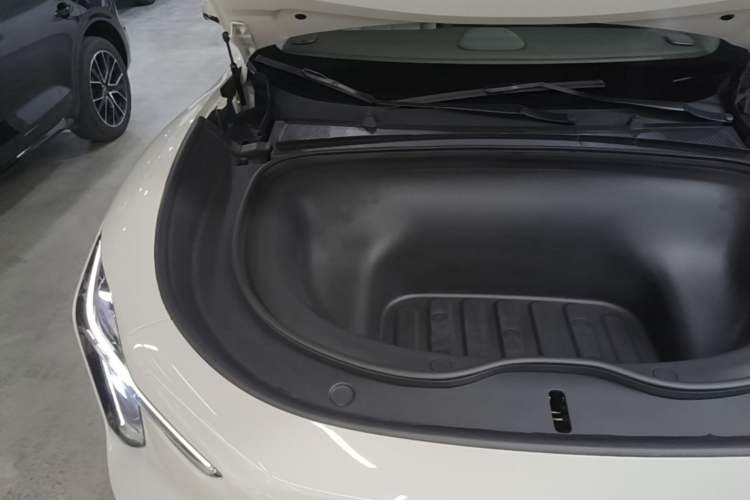 Used IM LS6 2026 Model Pure Electric Max Engine Bay Right