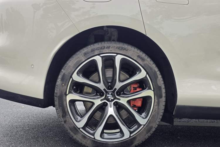 Used IM LS6 2026 Model Range-Extending 52 Max Exterior 9