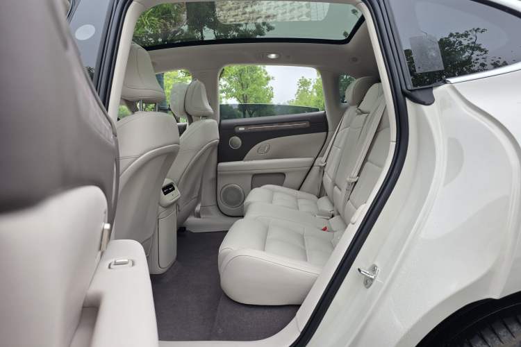 Used IM LS6 2026 Model Range-Extending 52 Max Interior 1