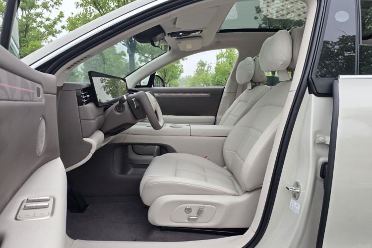 Used IM LS6 2026 Model Range-Extending 52 Max Interior 2